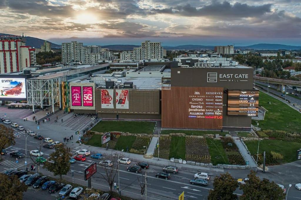 Gm East Gate Lux